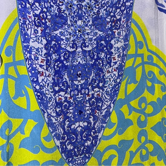 100% Silk dress with beading and a sash. Beautiful dress - formal or casual. - Picture 3 of 10